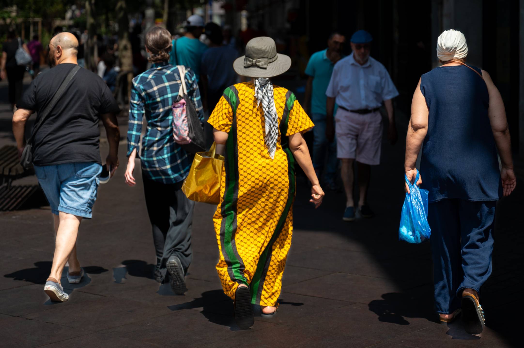 Sommertracht in Honiggelb