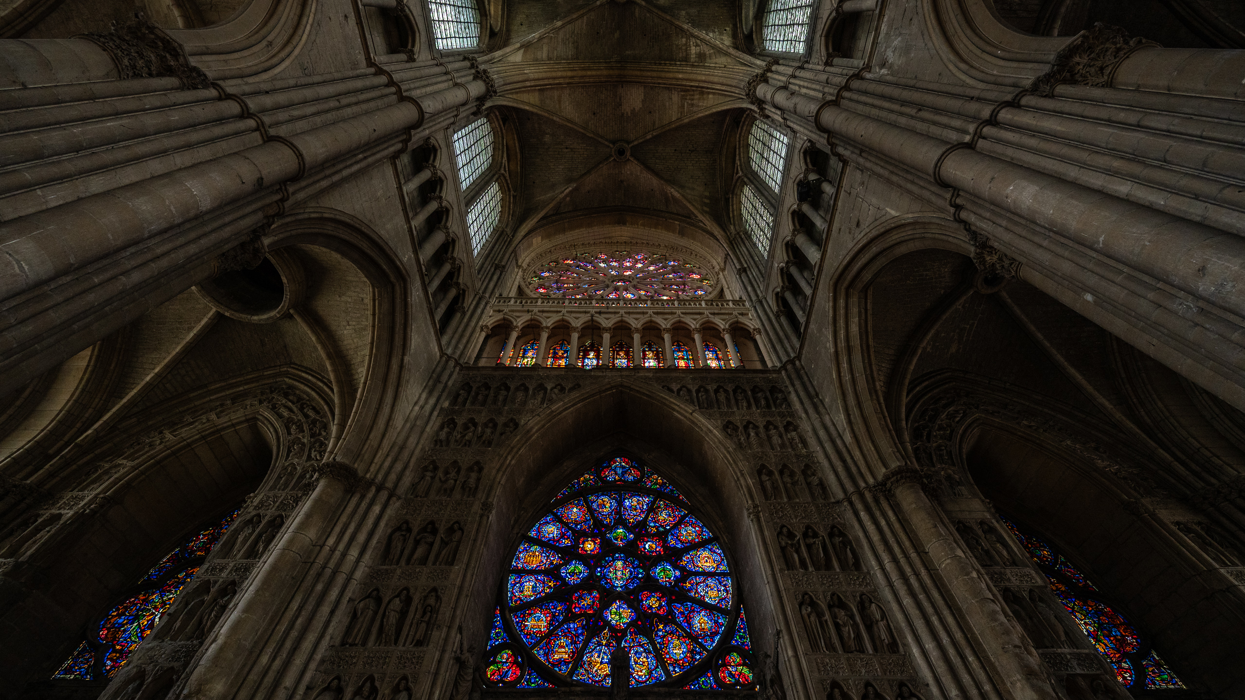 Untere und obere Westrose in der Kathedrale von Reims