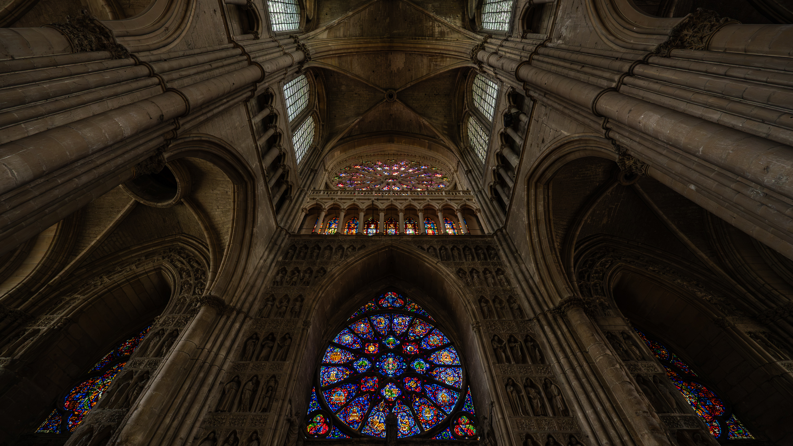 Untere und obere Westrose in der Kathedrale von Reims
